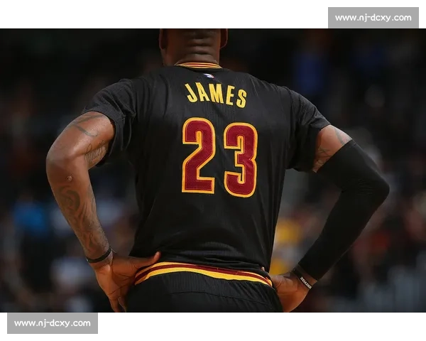 詹姆斯寄语少年：以热爱为翼，用投入筑梦篮球